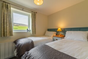 2 bedrooms, iron/ironing board, internet, bed sheets - 1 Riverside Cottage, Burnsall, Yorkshire Dales (Burnsall)
