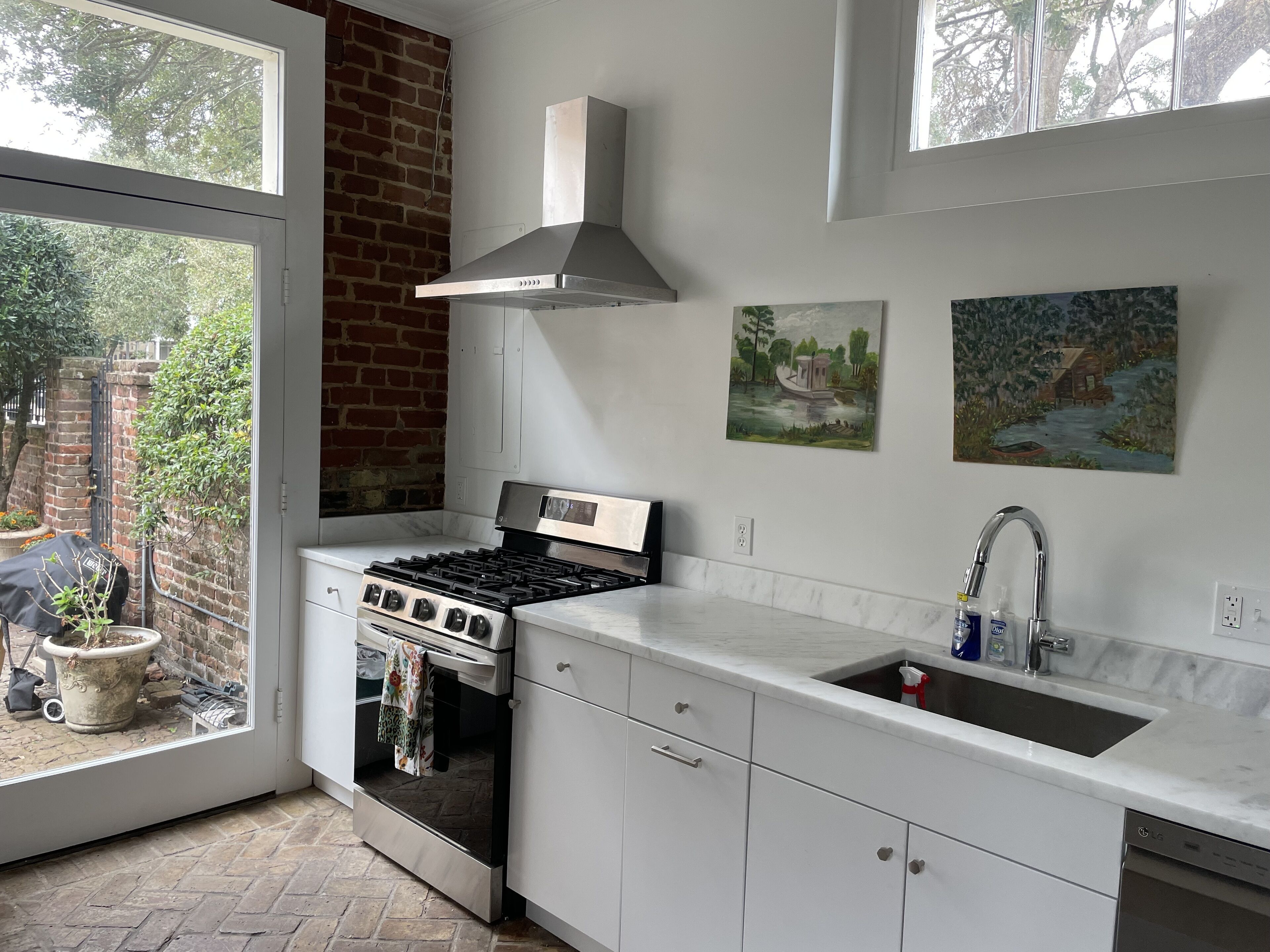 Luxury Newly Renovated Carriage House in Lower Garden District