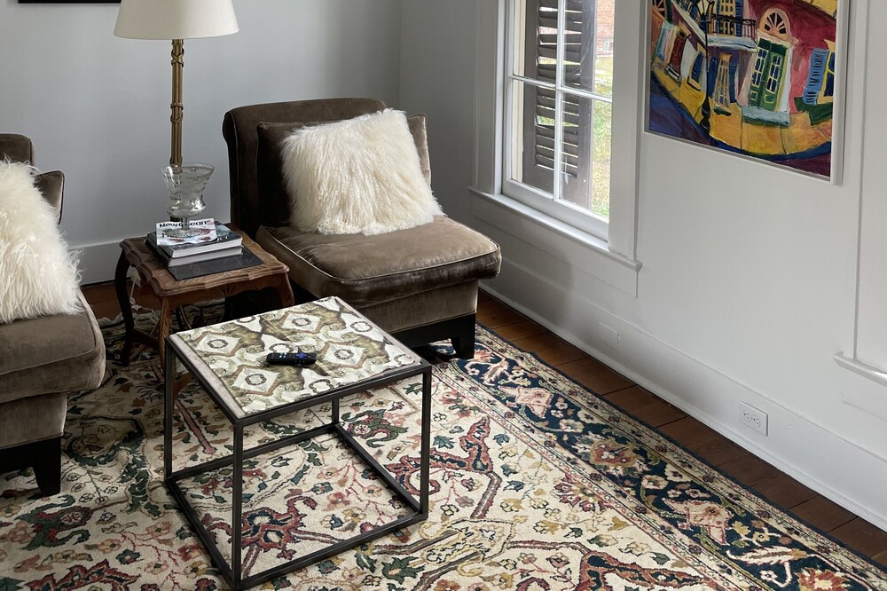 Luxury Newly Renovated Carriage House in Lower Garden District