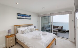 5 bedrooms, iron/ironing board, free WiFi, bed sheets