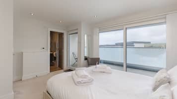 5 bedrooms, iron/ironing board, free WiFi, bed sheets