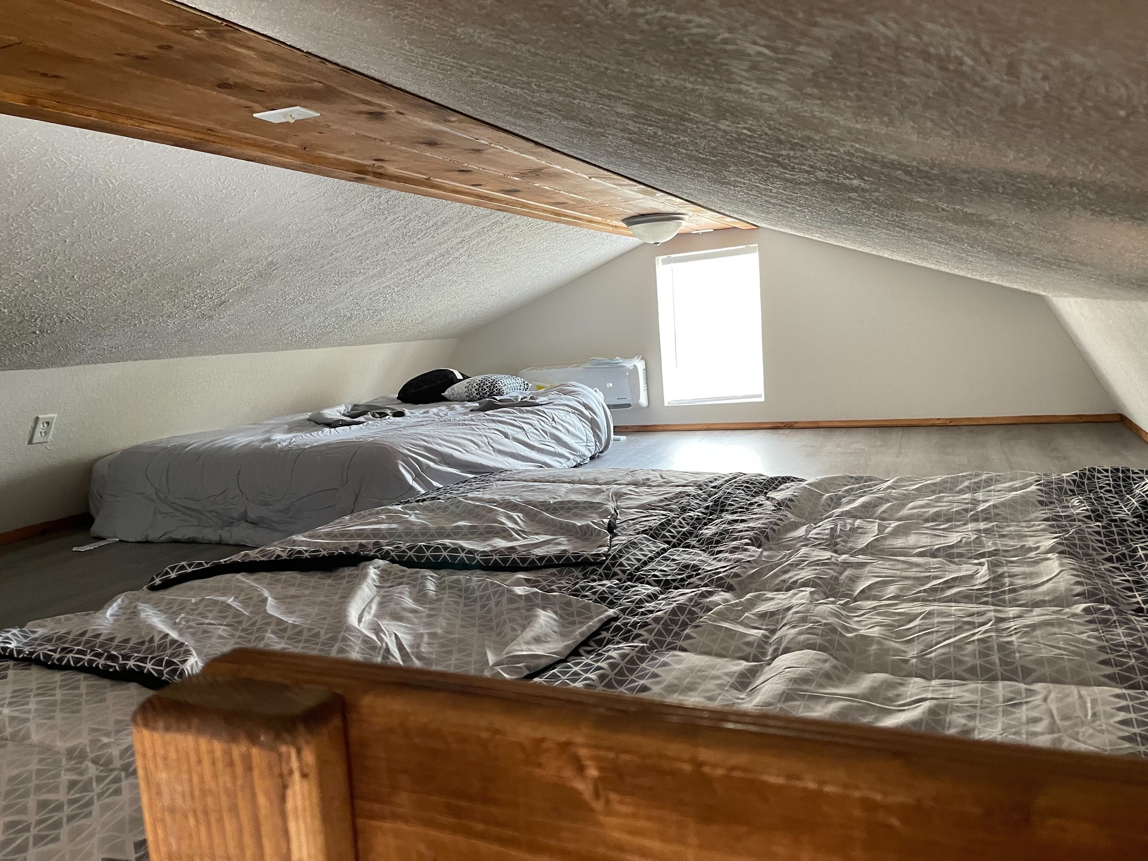 Beautiful Cabin Sleeps 10