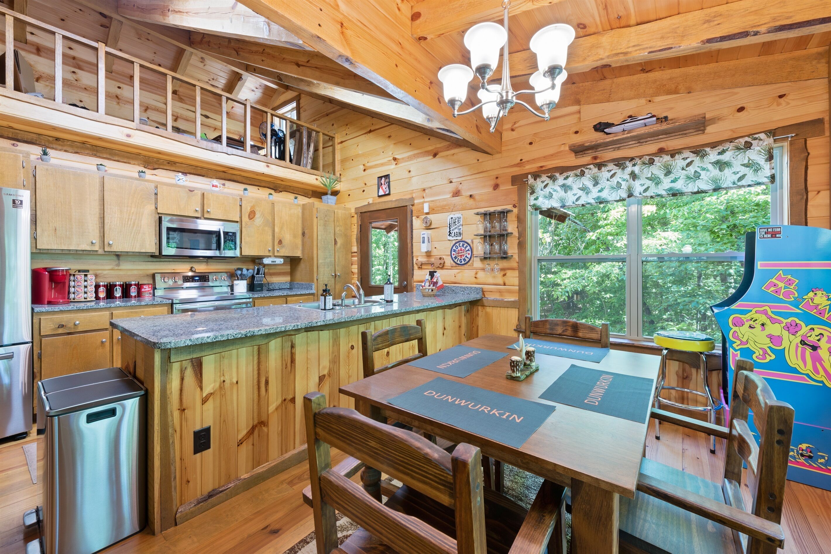 Dunwurkin'-hot tub, fire pit, barrel sauna