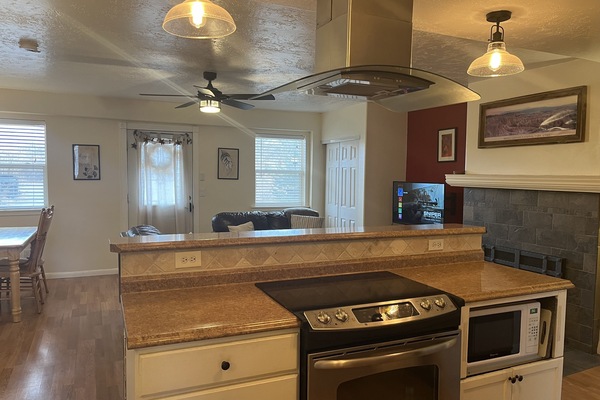 Frigorífic, microones, forn i placa de cuina