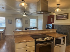 Fridge, microwave, oven, stovetop - #1 Home in the Heart of Utah (Torrey)
