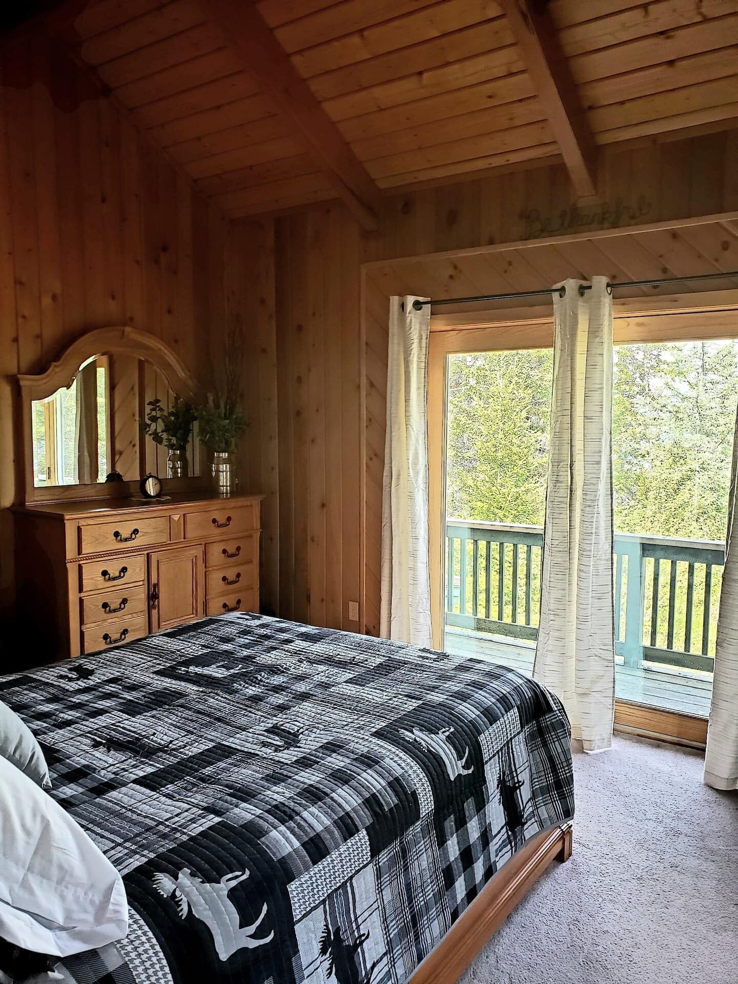 ATV Direct Access!  Snowmobile via Back Lake. Plenty of truck / trailer parking!