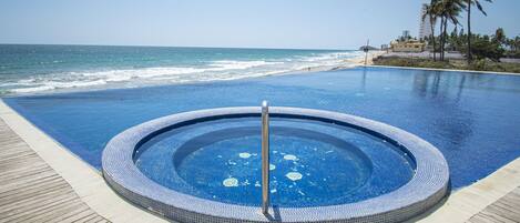 Una piscina infinita, una piscina climatizada