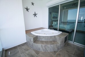 3 habitaciones, escritorio, tabla de planchar con plancha y wifi gratis 