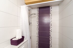 Hårtørrer, håndklæder, Sæbe, Toiletpapir