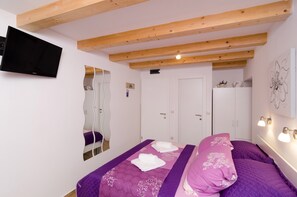 Iron/ironing board, WiFi, bed sheets