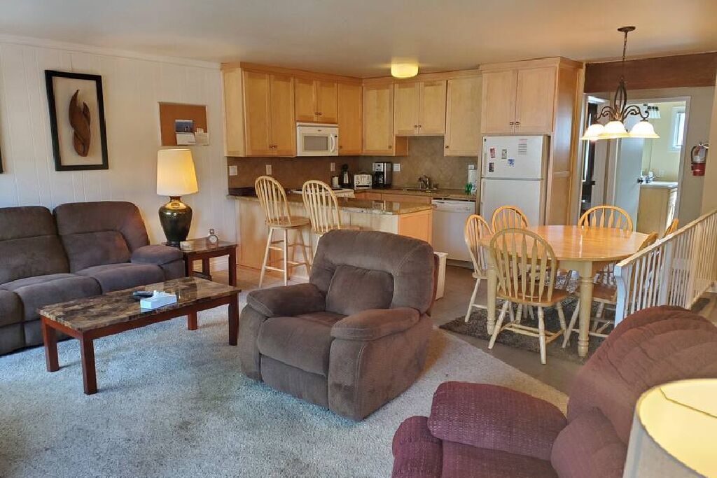 Located at Lakeview Villas complex, just minutes walking to The Village center, and down the road from Canyon Lodge.