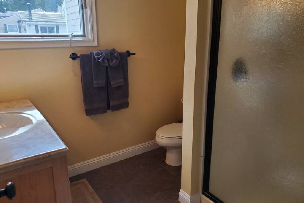 Located at Lakeview Villas complex, just minutes walking to The Village center, and down the road from Canyon Lodge.