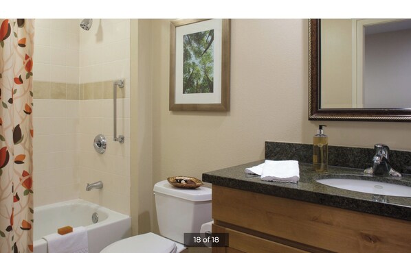 Toallas y papel de baño 