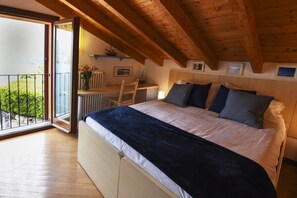 2 makuuhuonetta, silitysrauta/-lauta, vauvan matkasänky, ilmainen Wi-Fi