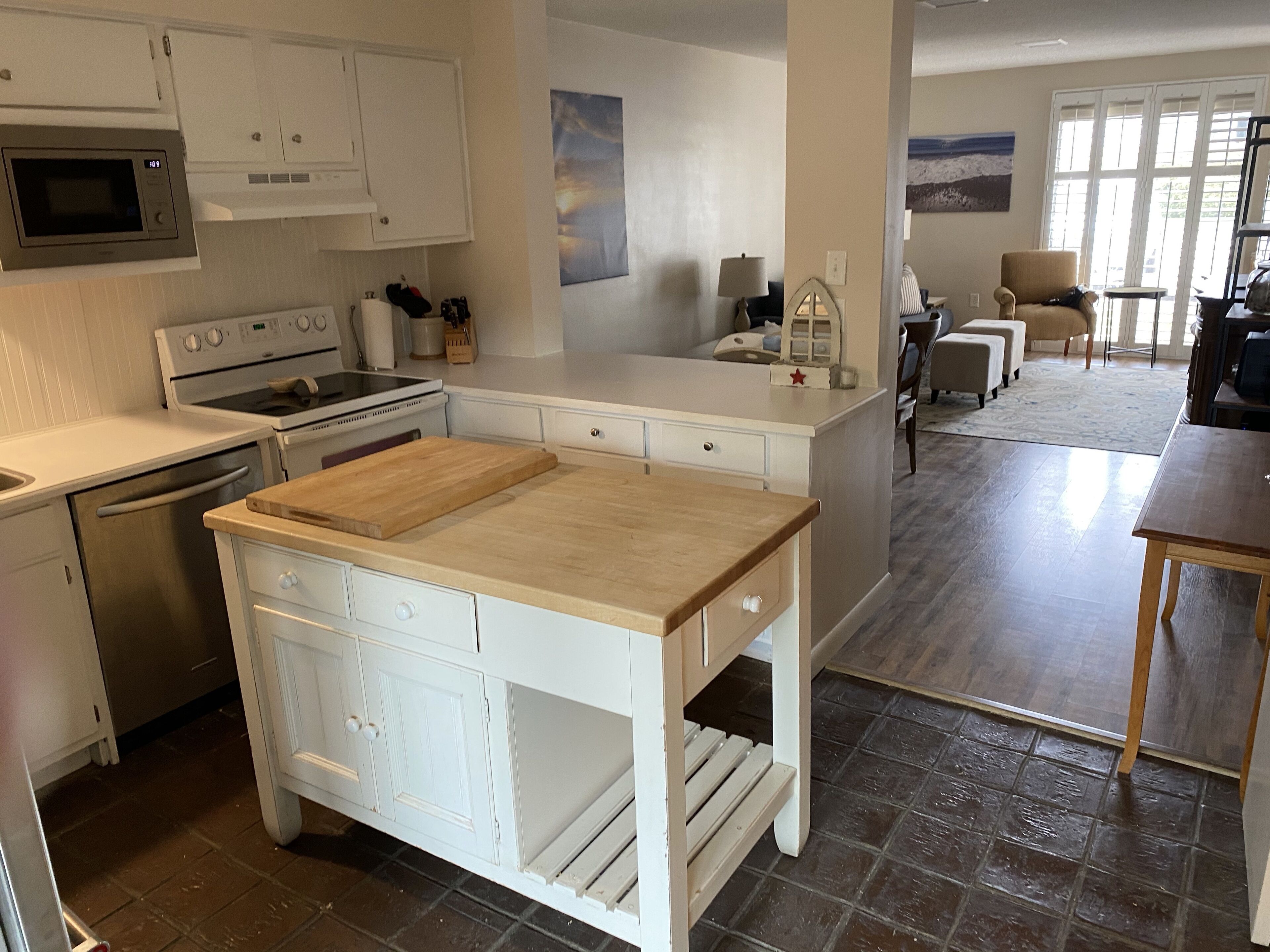 Fabulous Location, Quiet End Unit, Walk To The Beach,Apache Pier & Fishing Lake 