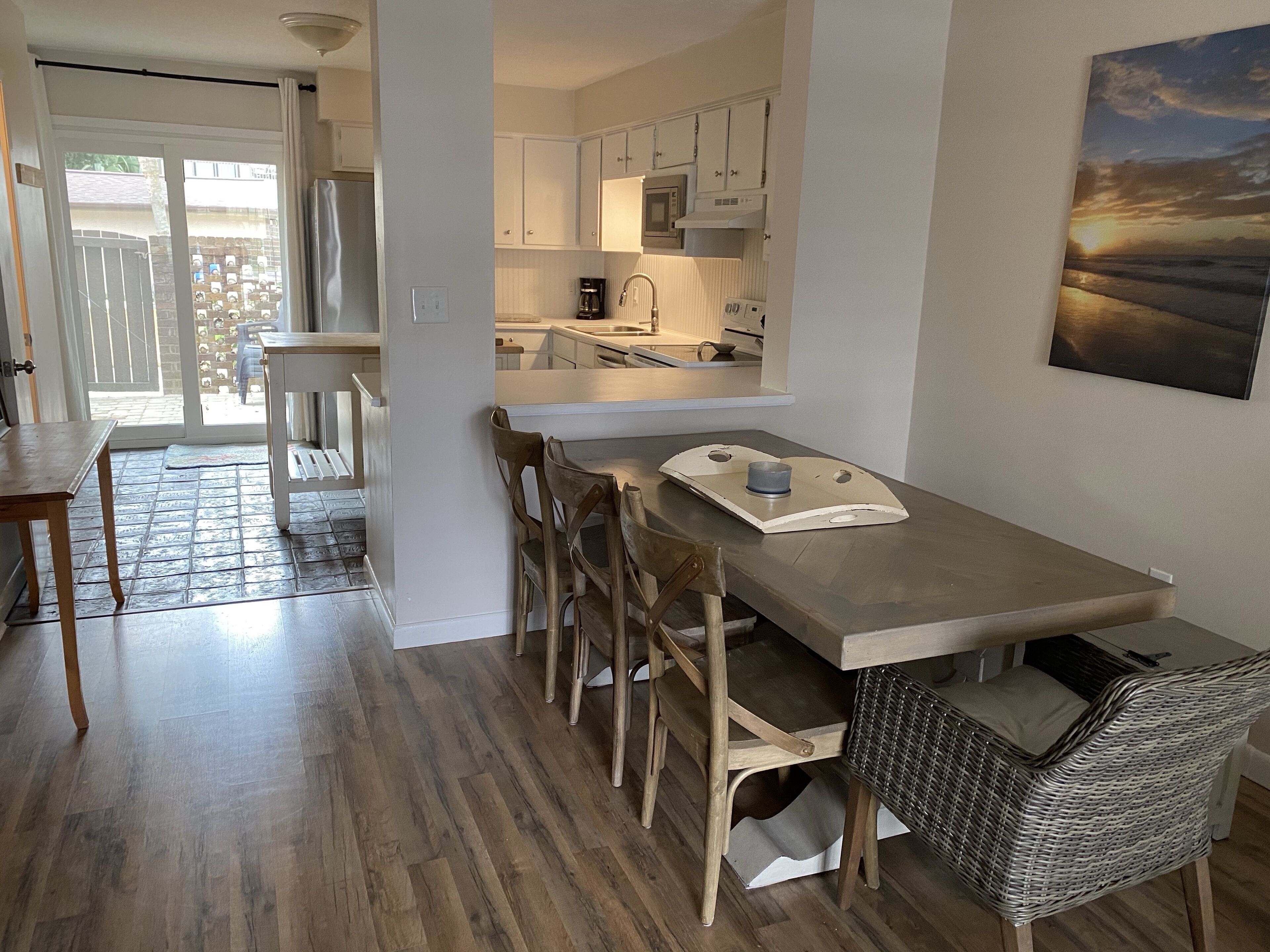 Fabulous Location, Quiet End Unit, Walk To The Beach,Apache Pier & Fishing Lake 