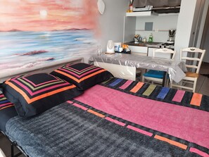 1 chambre, fer et planche à repasser, Wi-Fi gratuit, draps fournis