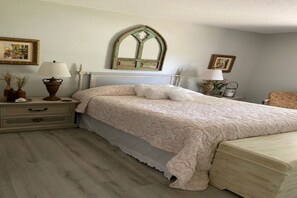 3 bedrooms, iron/ironing board, free WiFi, bed sheets