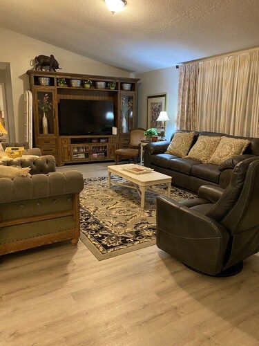 European meets Southern Charm in this 3 Bedroom Get Away in Mount Dora