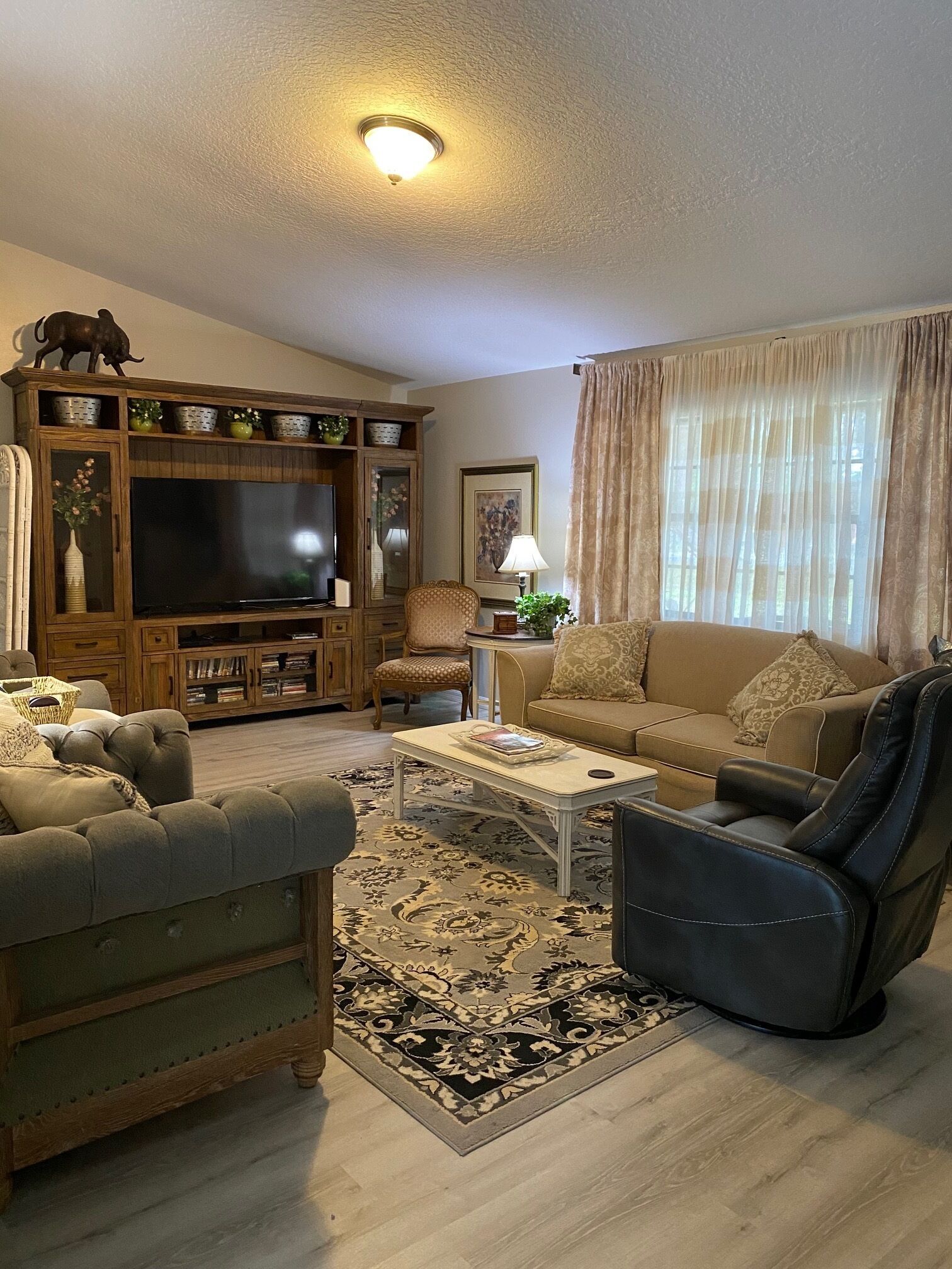 European meets Southern Charm in this 3 Bedroom Get Away in Mount Dora