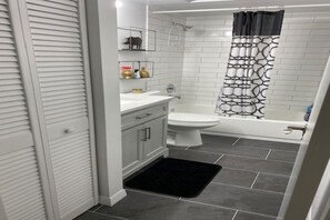 Hair dryer, towels, soap, toilet paper - European meets Southern Charm in this 3 Bedroom Get Away in Mount Dora (Mount Dora)