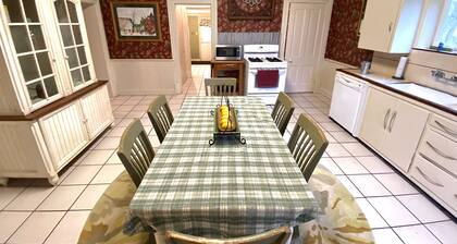 Beautiful Home Close to Lagoon King Bed Fast Wi-Fi