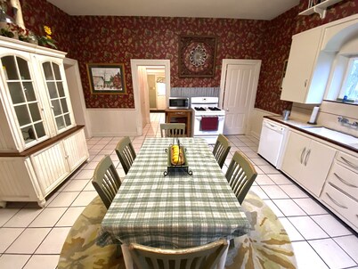 Beautiful Home Close to Lagoon King Bed Fast Wi-Fi