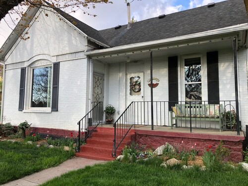 Beautiful Home Close to Lagoon King Bed Fast Wi-Fi