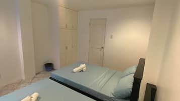 2 bedrooms, iron/ironing board, WiFi, bed sheets
