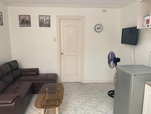 Smart TV - 3rd Floor Apartment 2BR 2T&B Front of Xentro Mall (Vigan City)