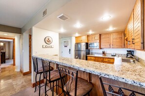 Fridge, microwave, oven, stovetop - GREAT FOR FAMILIES - 150 YRDS TO LIFTS @ PARK CITY MTN (Park City)