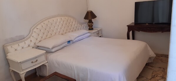 Basic-Studiosuite | Bügeleisen/Bügelbrett, kostenloses WLAN