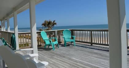 Sandy Feet Retreat Beach Front, Sleeps 8 Adults and 3 Children