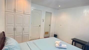 1 soverom, strykejern/-brett, wi-fi (inkludert) og sengetøy