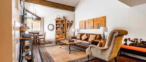 Smart TV, fireplace, DVD player