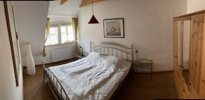3 bedrooms, travel cot, free WiFi