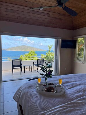 3 chambres, bureau, fer et planche à repasser, lit parapluie