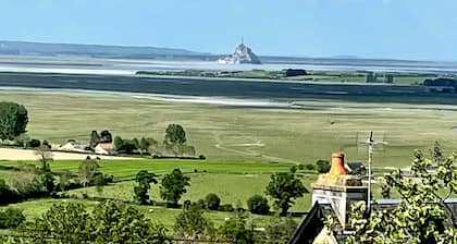 đ€©đĄ Maison de vacances La Butte avec sa vue sur le Mont Saint Michel et sa baie
