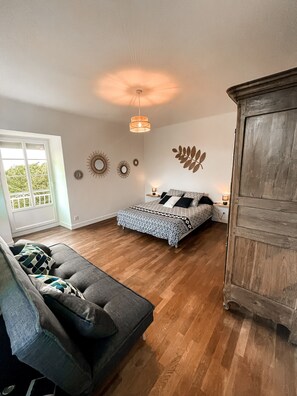 4 bedrooms, free WiFi, bed sheets - ?? Maison de Vacances La Butte Avec sa vue sur le Mont Saint Michel et sa Baie (Le Val-Saint-Père)