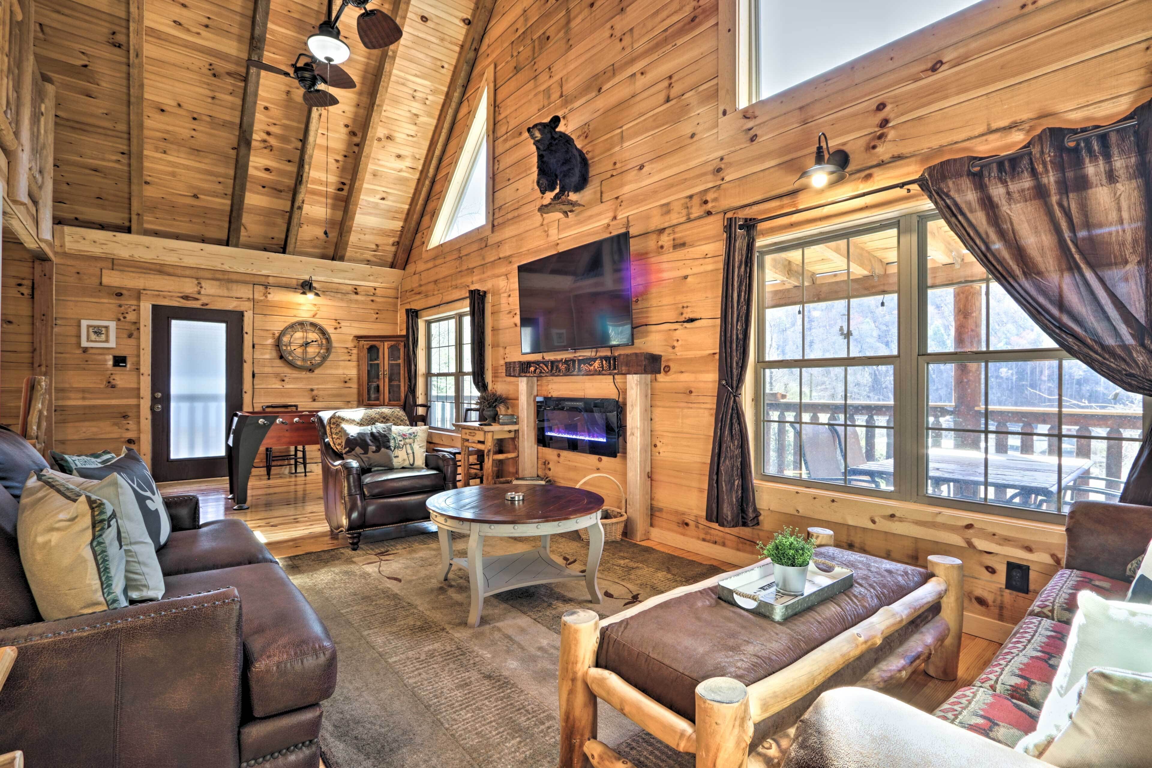 TV, fireplace