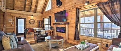 TV, fireplace