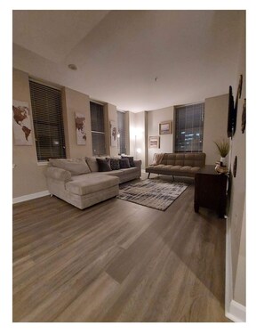 Living area - Luxury Apt in Baltimore’s Judicial District with view (Baltimore)