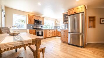 Refrigerador, microondas, horno, placa de cocina