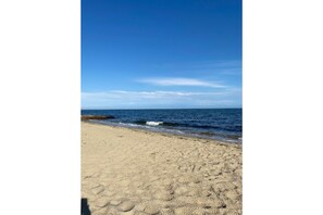 On the beach - One Bedroom, 2 Bath Cape Cod Escape - 405 Old Wharf Road (Dennis)