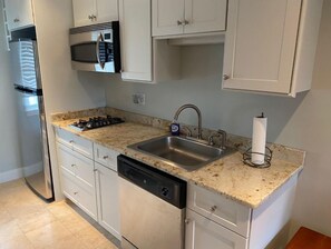 Fridge, microwave, stovetop, dishwasher