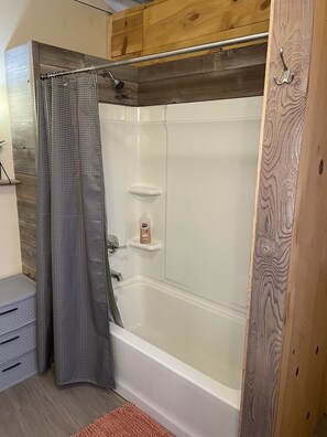 Combined shower/bathtub, hair dryer, towels, soap