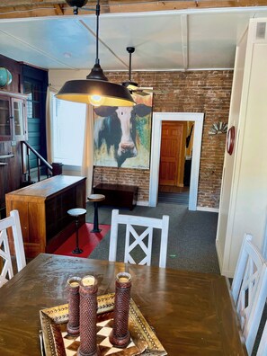 Dining - Get away to the Mississippi River View-2 Bedroom-2 Full Bathrooms (Cassville)