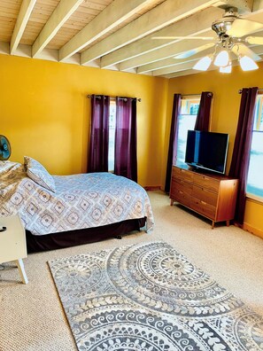 3 bedrooms, desk, iron/ironing board, free WiFi - Get away to the Mississippi River View-2 Bedroom-2 Full Bathrooms (Cassville)