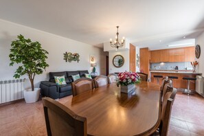 Dining - GuestReady - Paracoba House (Moledo)