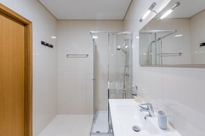 Shower, hair dryer, towels, soap - GuestReady - Minimalist den in Porto (Porto)